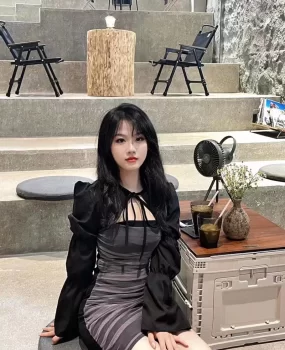 在成都酒吧一领舞小御姐年龄不大 活很到位