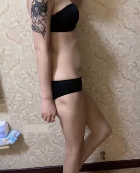 金地水蛇腰骚妹