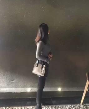 反差眼镜妹，身材巨好