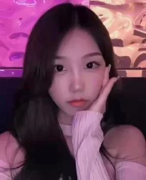 清纯小嫩妹，温柔性感甜美，身材凹凸有致