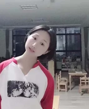 大饼脸米易小妹，胜在年轻